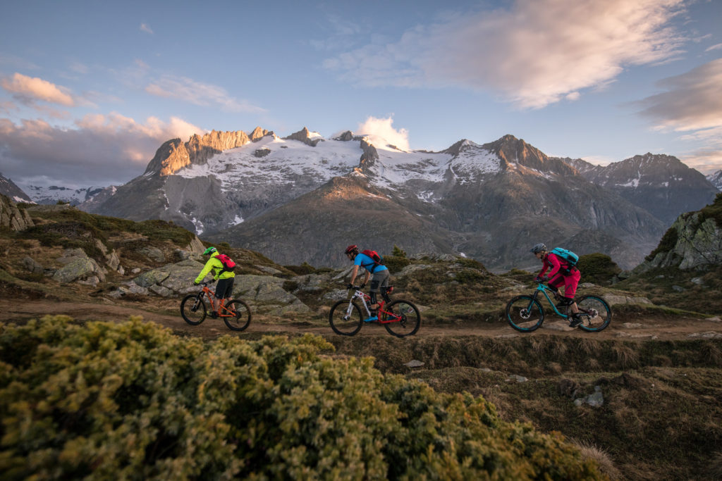 Trage den Spirit des Stoneman Glaciara, des Fünf-Sterne-Mountainbike-Erlebnisses in der Schweiz, immer bei Dir